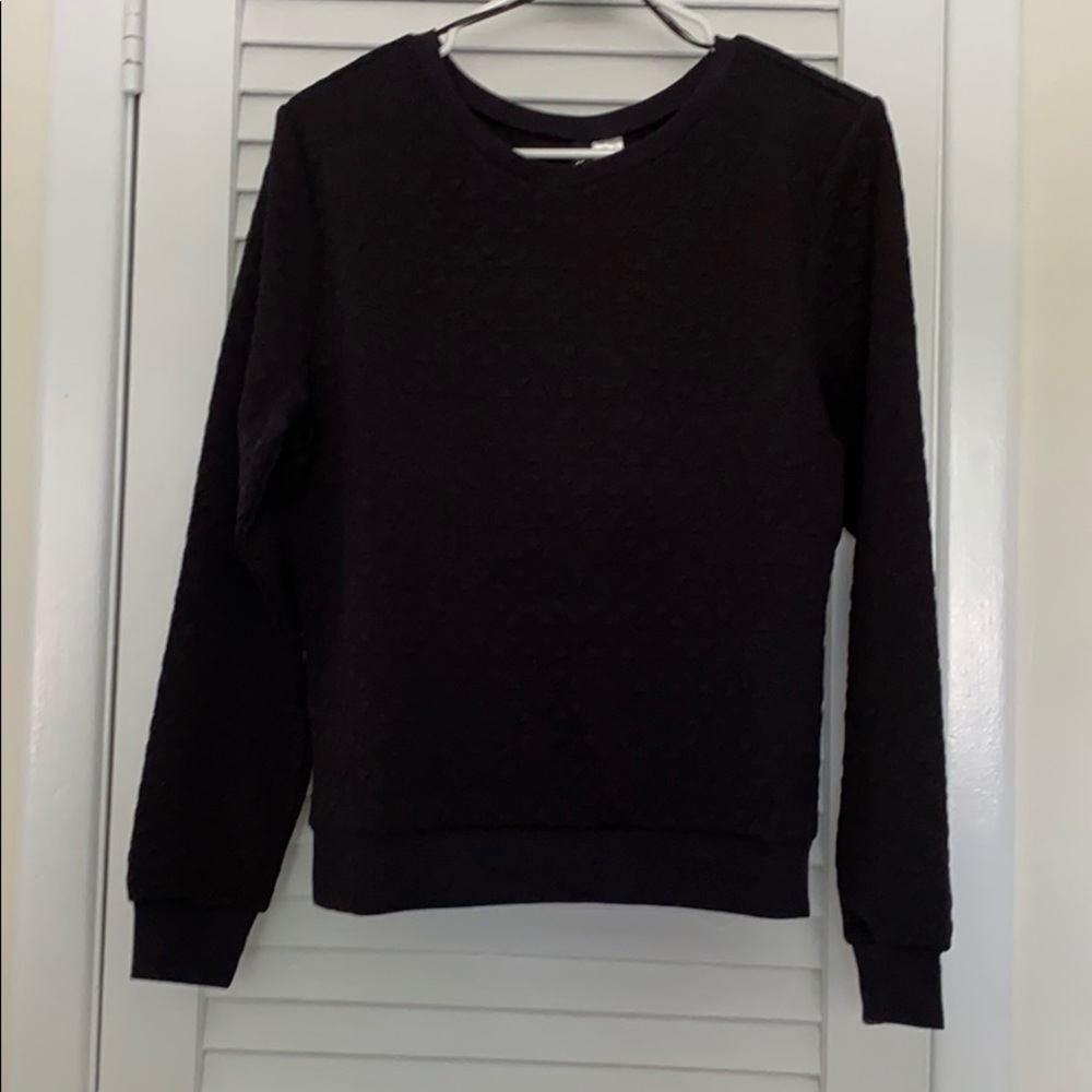 H&M black long-sleeved crewneck sweatshirt